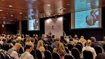 Veliko zanimanje za našo študijo na mednarodni konferenci Lasers in Medicine and Surgery