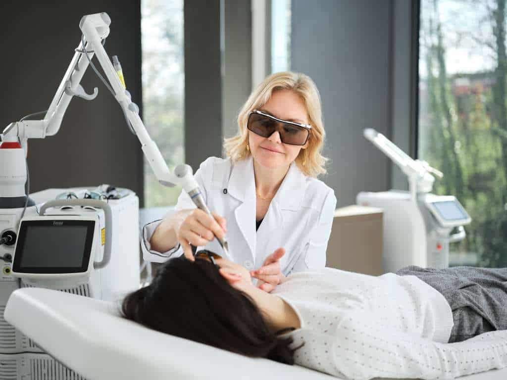 Vesna Tlaker Fotona privat dermatolog zasebni dermatolog laser Fotona Ljubljana pomlajevanje